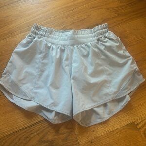 Lululemon Hotty Hot-Low rise (powder blue)
size 4 (4 inch)